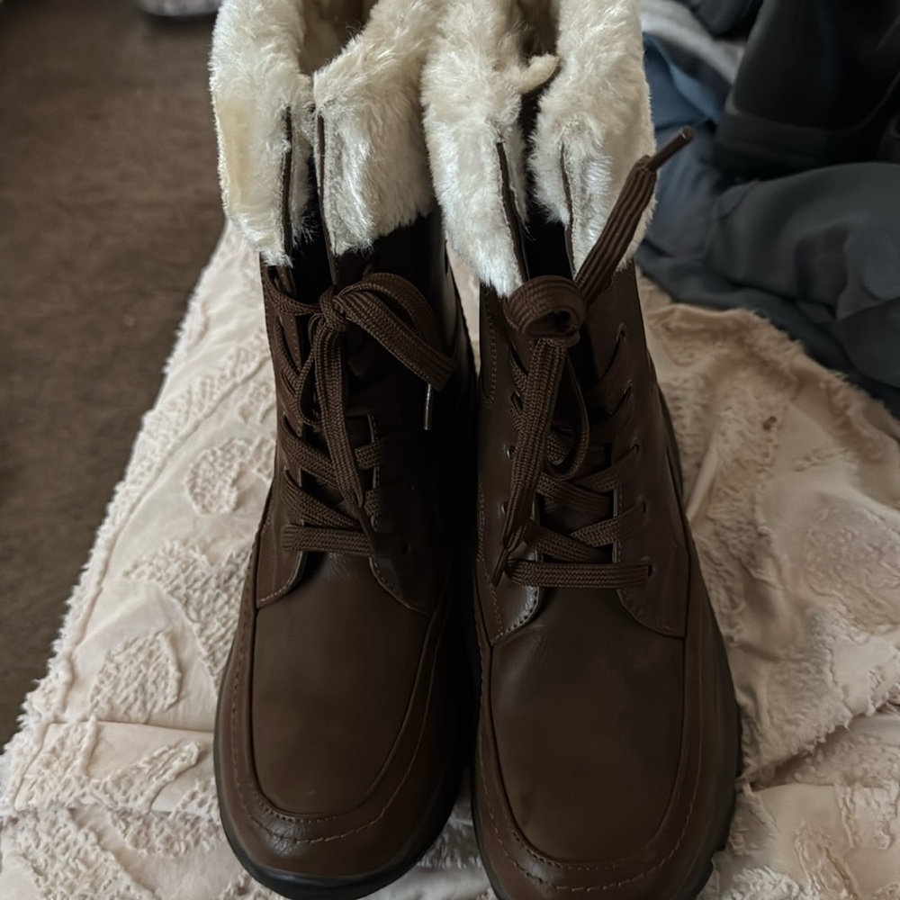 Brand new lamo apres brown women’s size 9 boots perfect gift